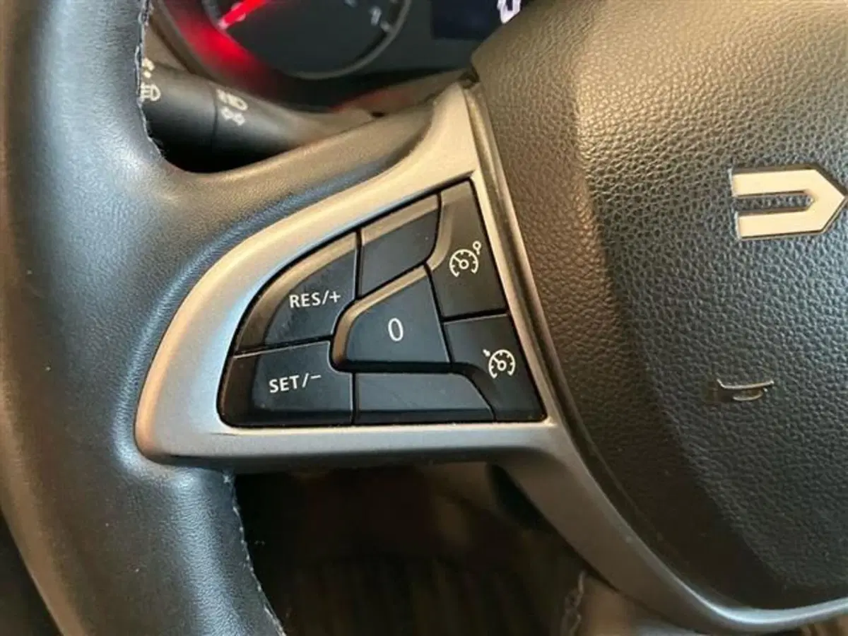 Dacia Duster usata a Como (17)