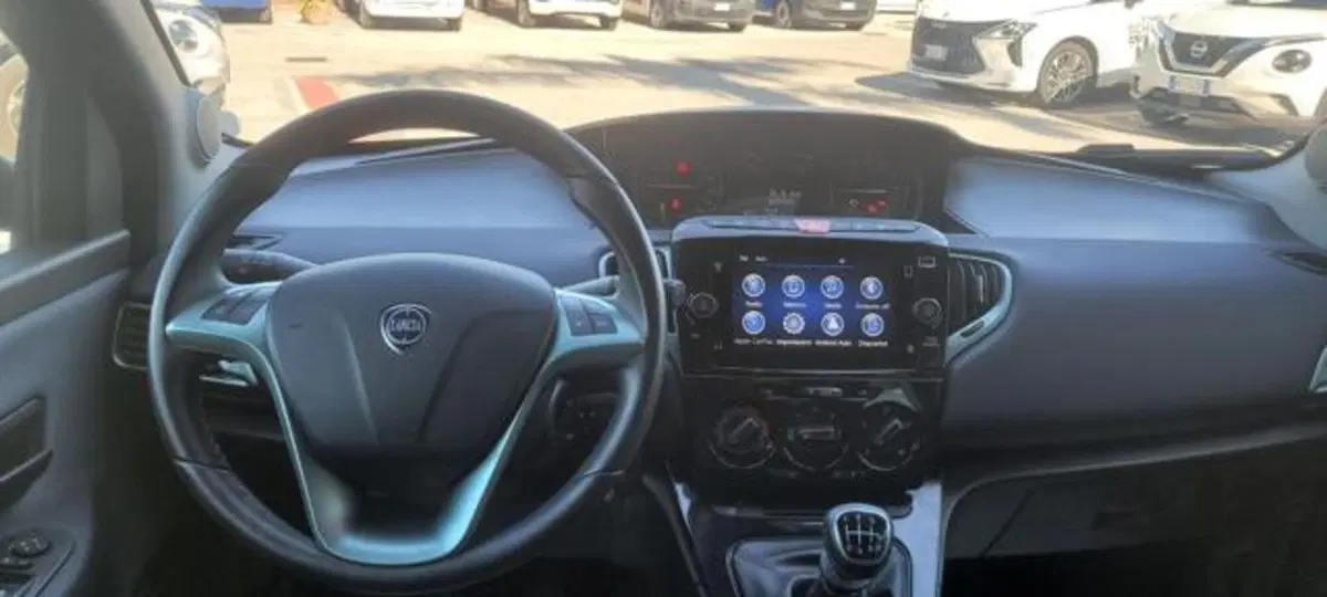 Lancia Ypsilon usata a Napoli (10)