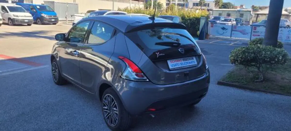 Lancia Ypsilon usata a Napoli (3)