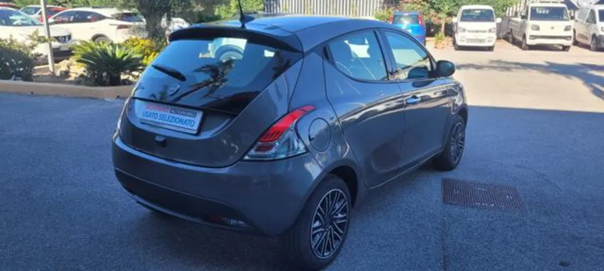 Lancia Ypsilon usata a Napoli (4)