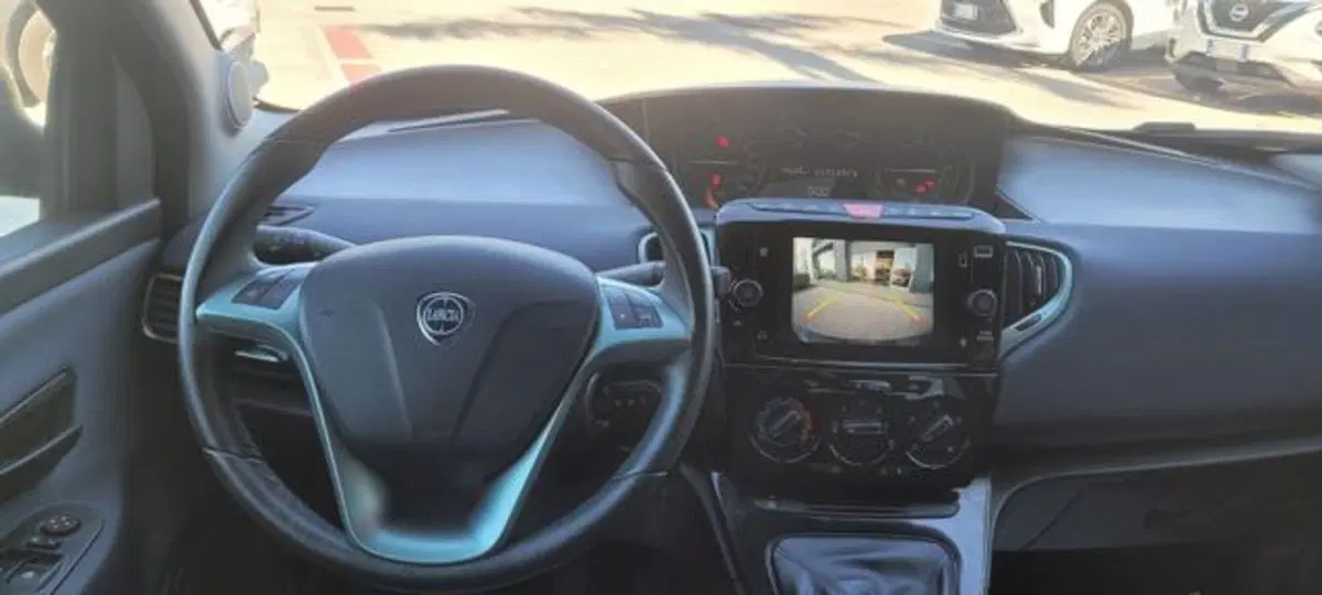 Lancia Ypsilon usata a Napoli (8)