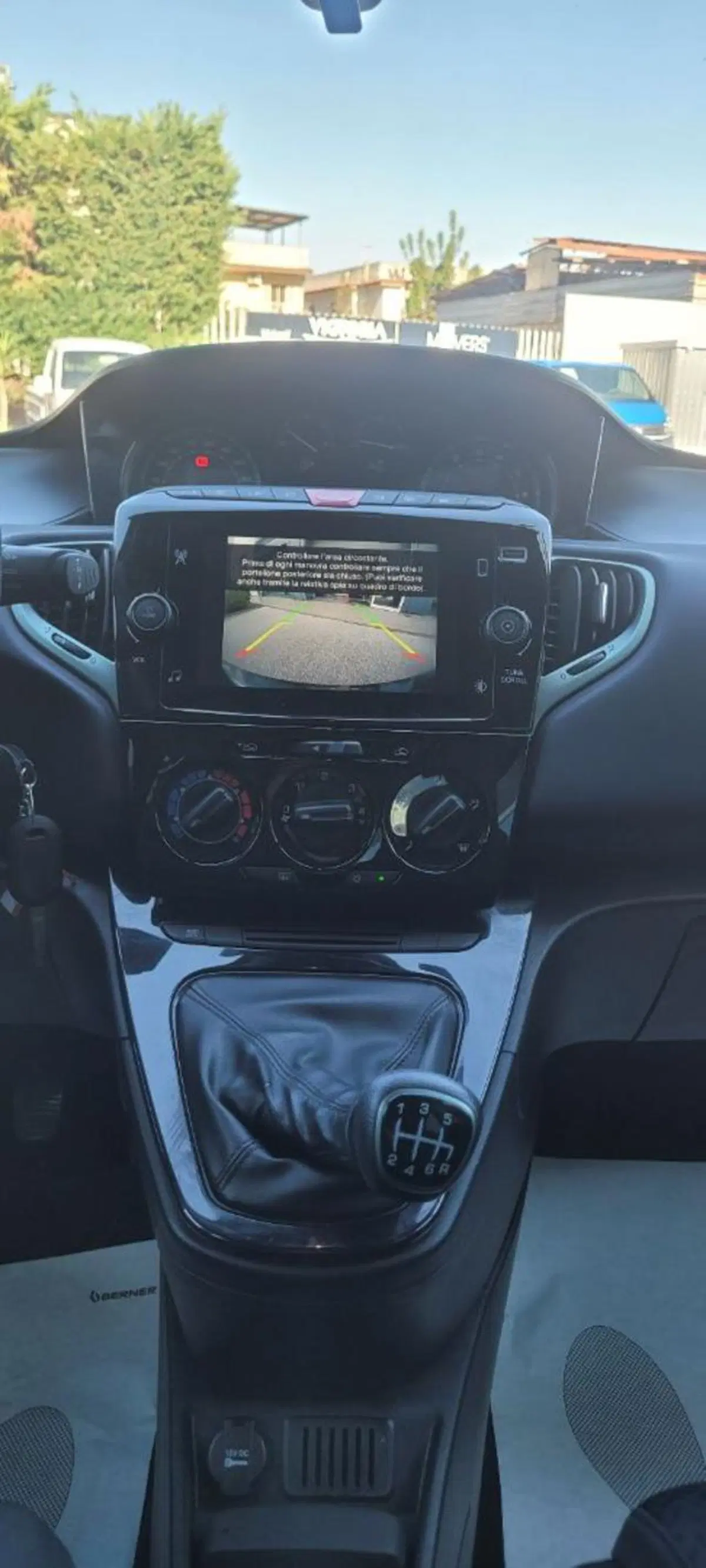 Lancia Ypsilon usata a Napoli (9)