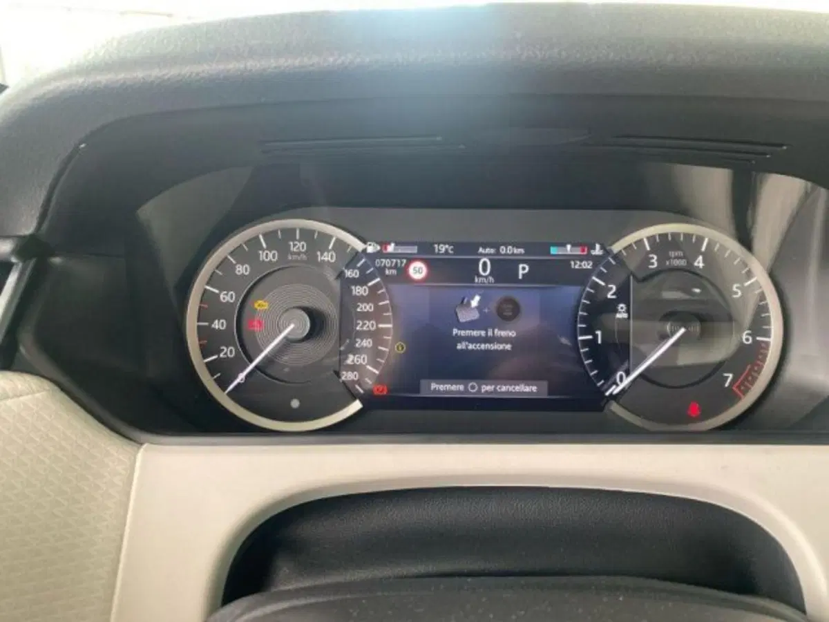 Land Rover Range Rover Velar usata a Lecce (13)