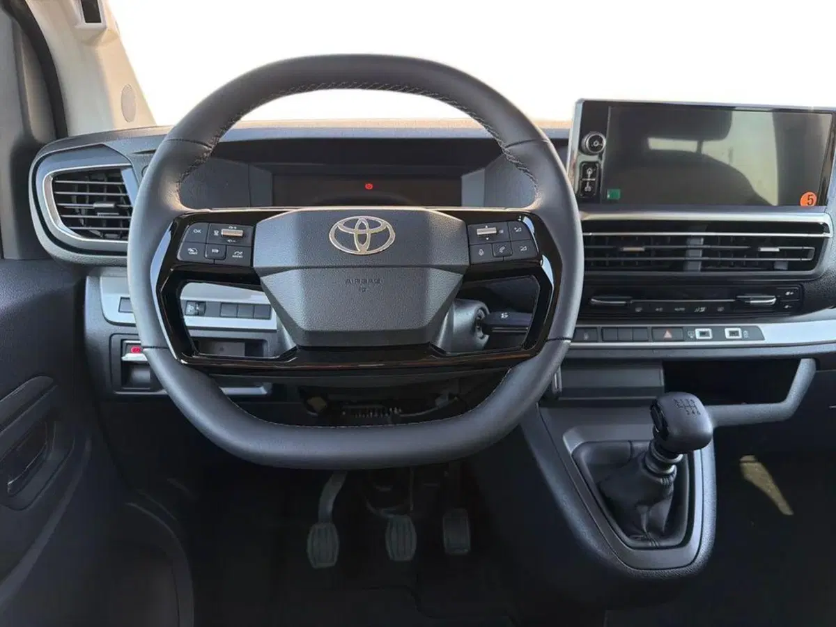 Toyota Proace Verso nuova a Vicenza (7)
