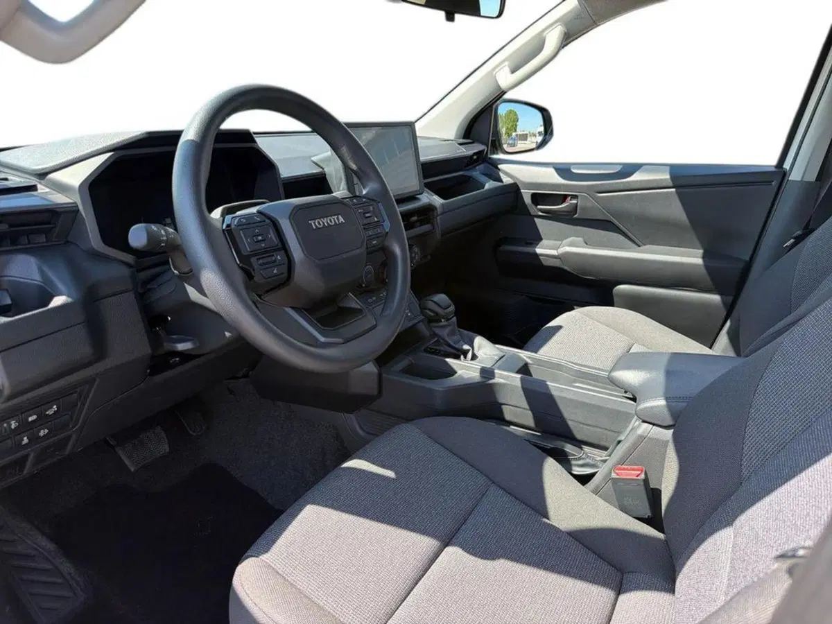 Toyota Hilux nuova a Vicenza (6)