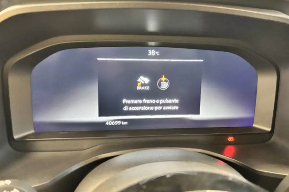 Nissan Qashqai usata a Latina (13)