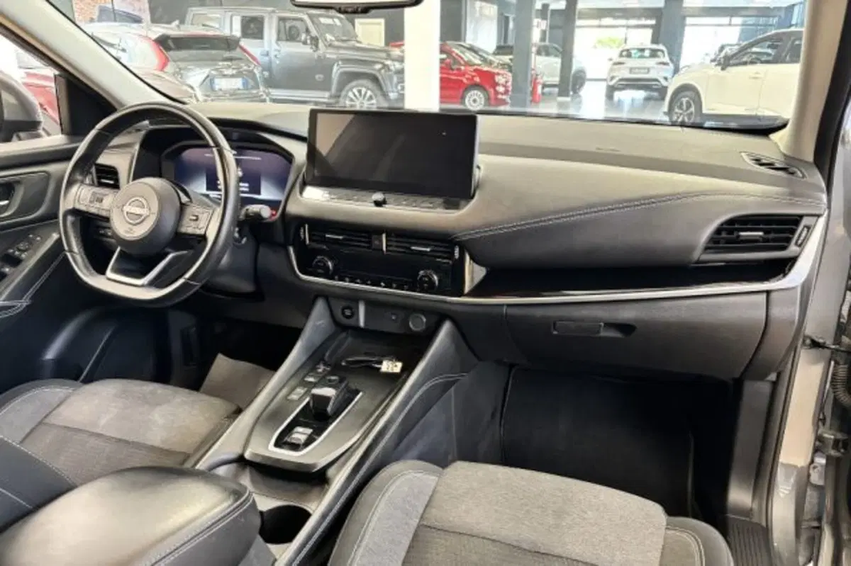Nissan Qashqai usata a Latina (9)