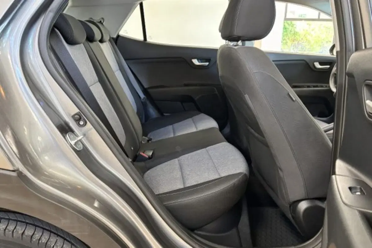 Kia Stonic usata a Latina (10)