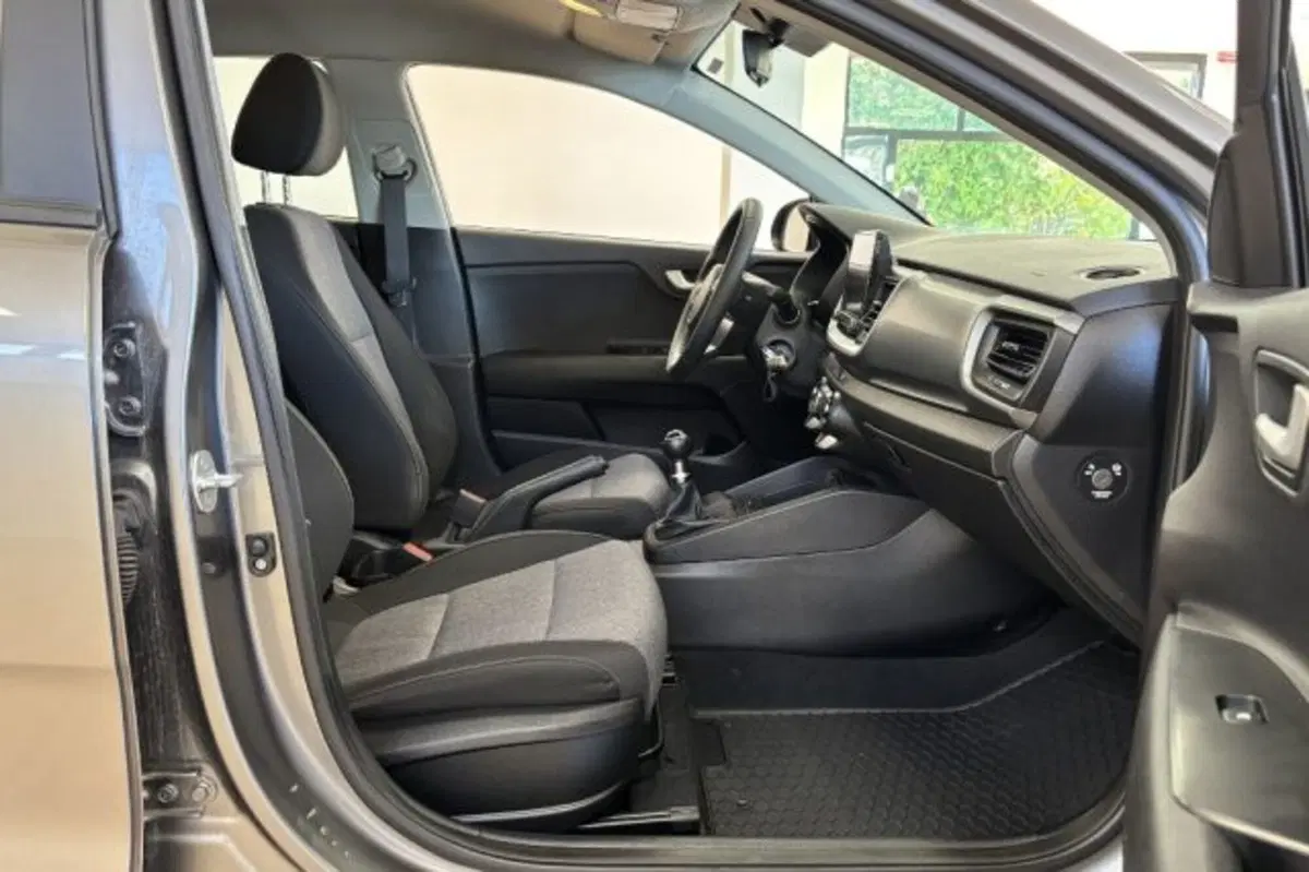 Kia Stonic usata a Latina (8)
