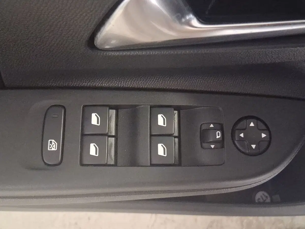 Opel Corsa usata a Genova (12)