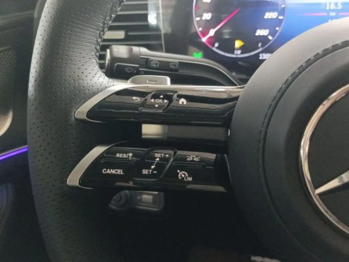 Mercedes-Benz GLE SUV nuova a Novara (11)