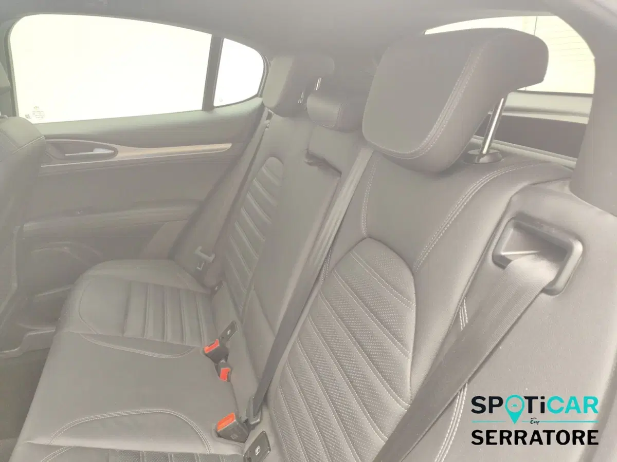 Alfa Romeo Stelvio usata a Como (13)