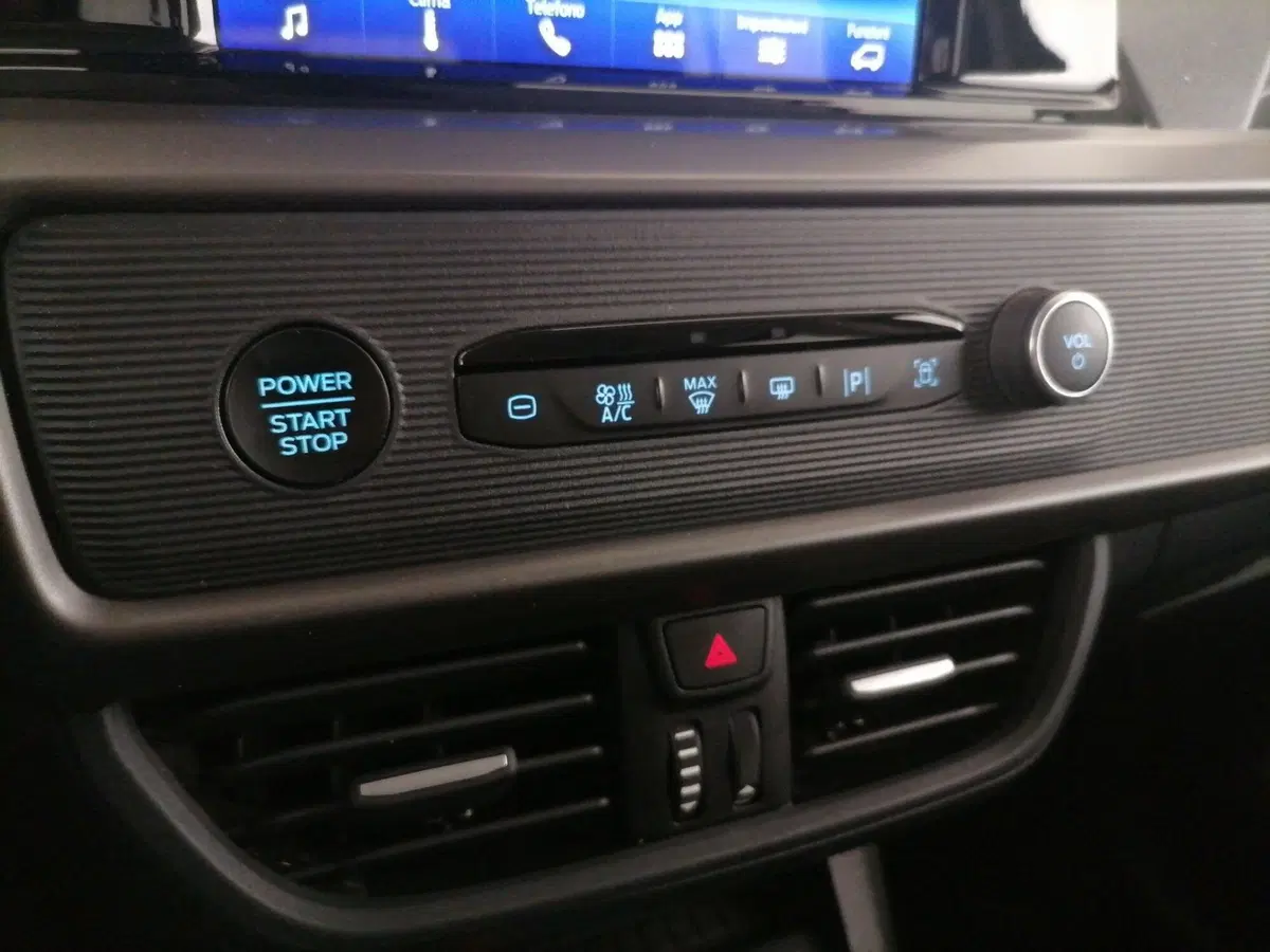 Ford Tourneo Courier usata a Roma (14)