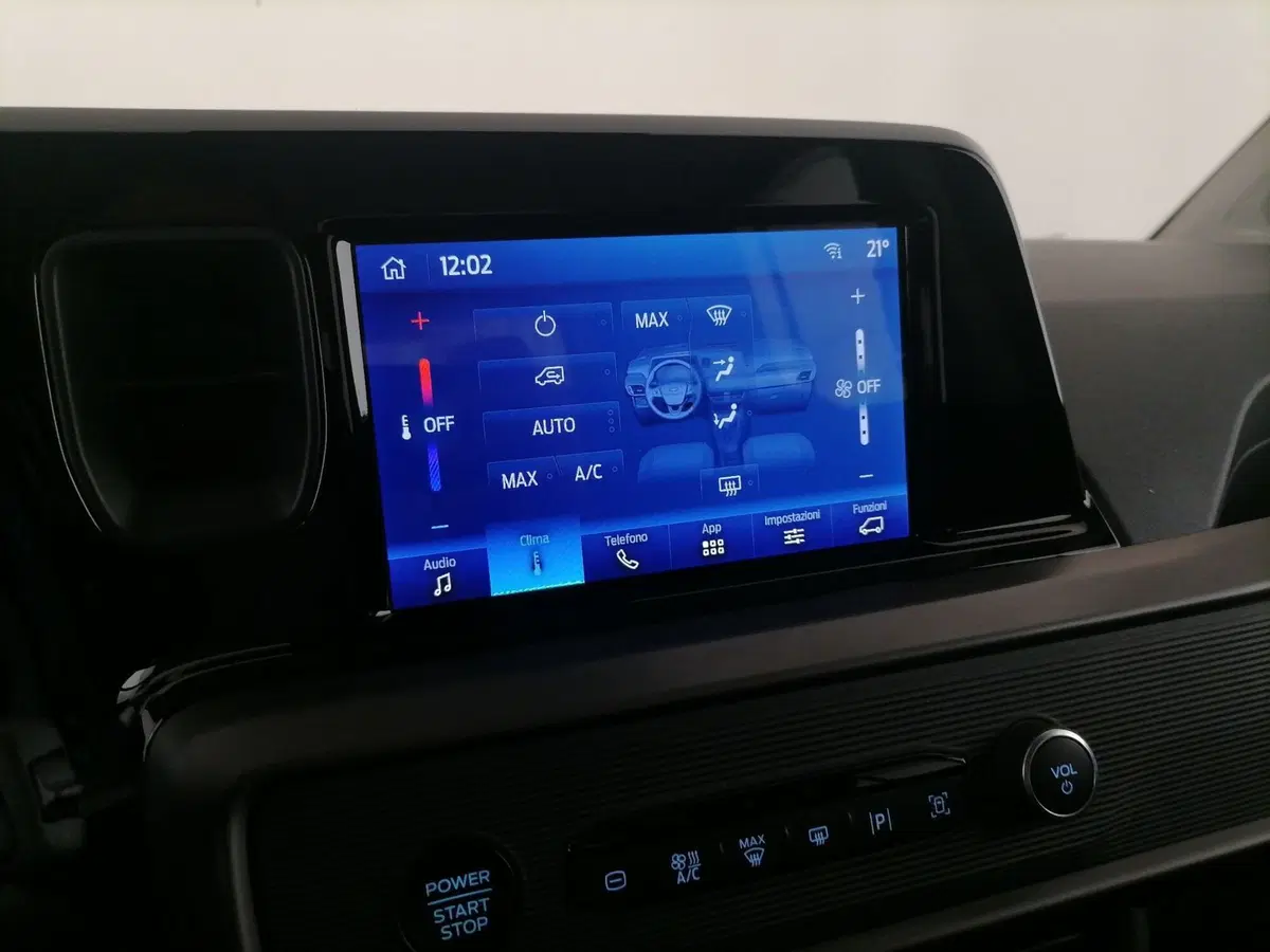Ford Tourneo Courier usata a Roma (15)