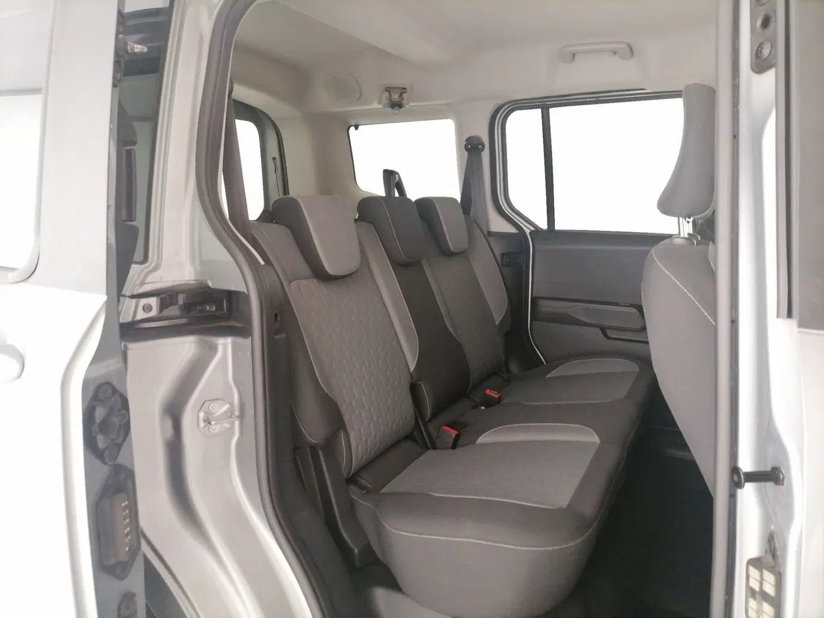 Ford Tourneo Courier usata a Roma (8)