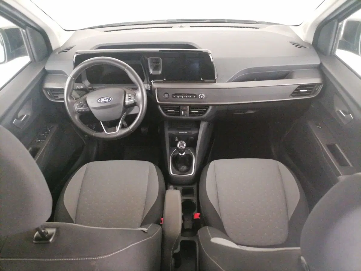 Ford Tourneo Courier usata a Roma (9)