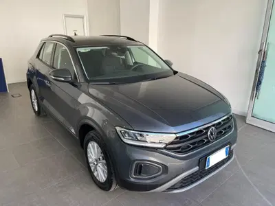 Volkswagen T-Roc 2.0 tdi Life 150cv dsg del 2023 usata a Castellammare di Stabia