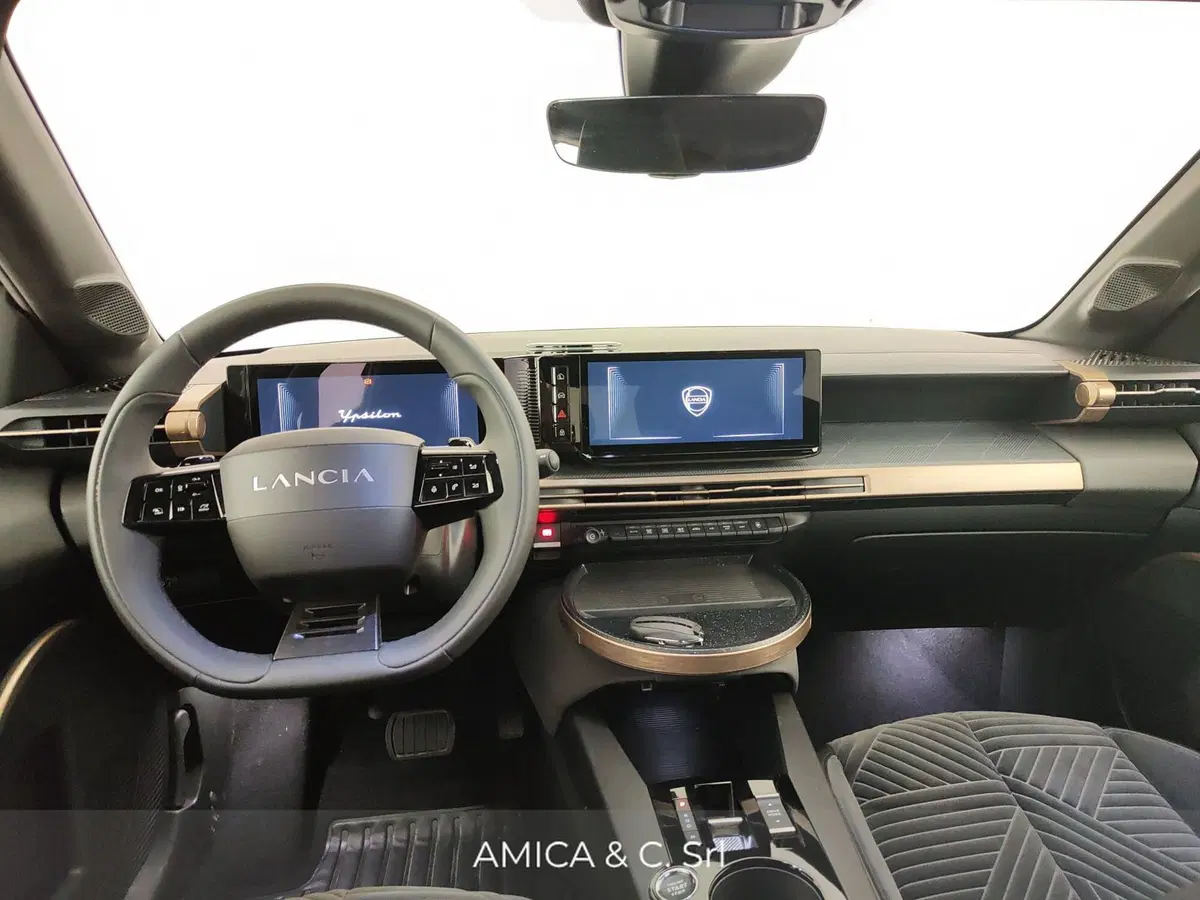 Lancia Ypsilon usata a Caserta (15)