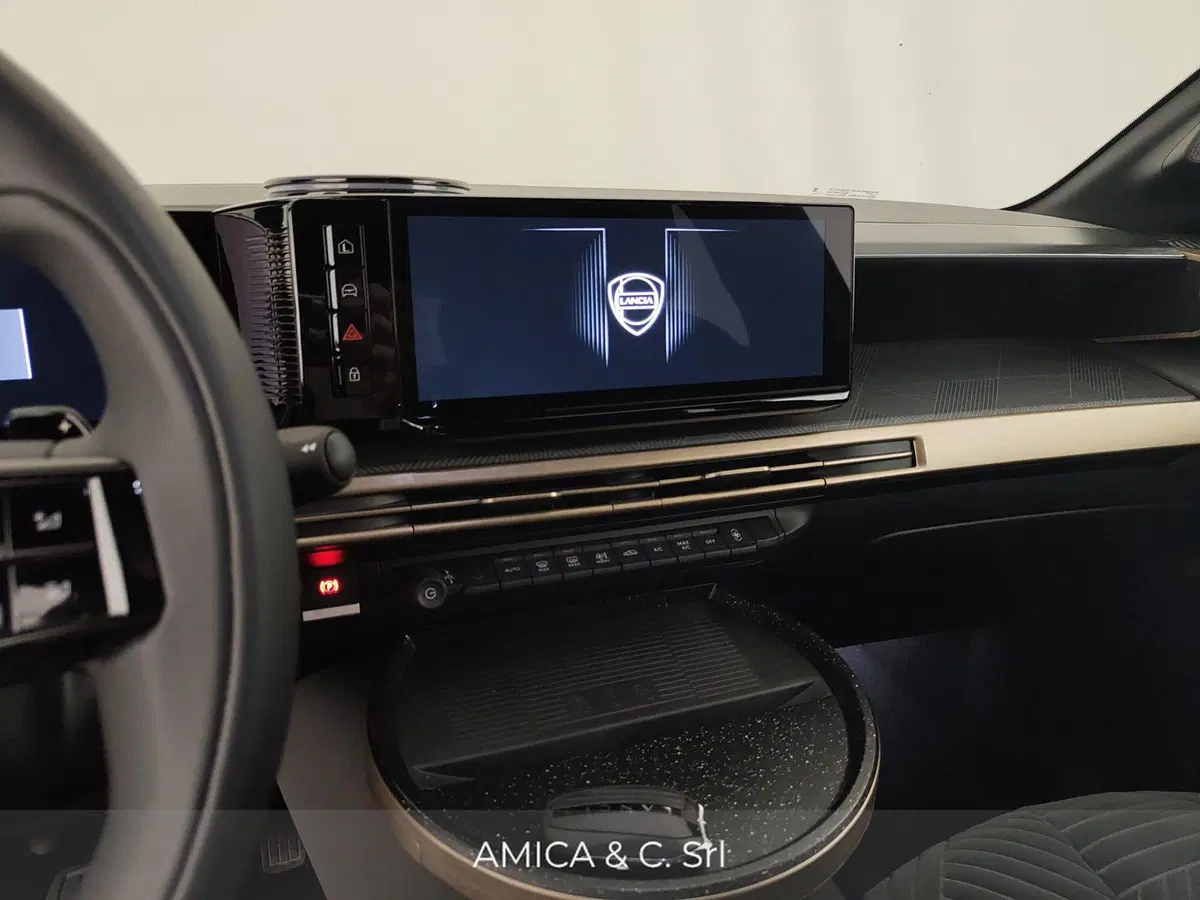 Lancia Ypsilon usata a Caserta (18)