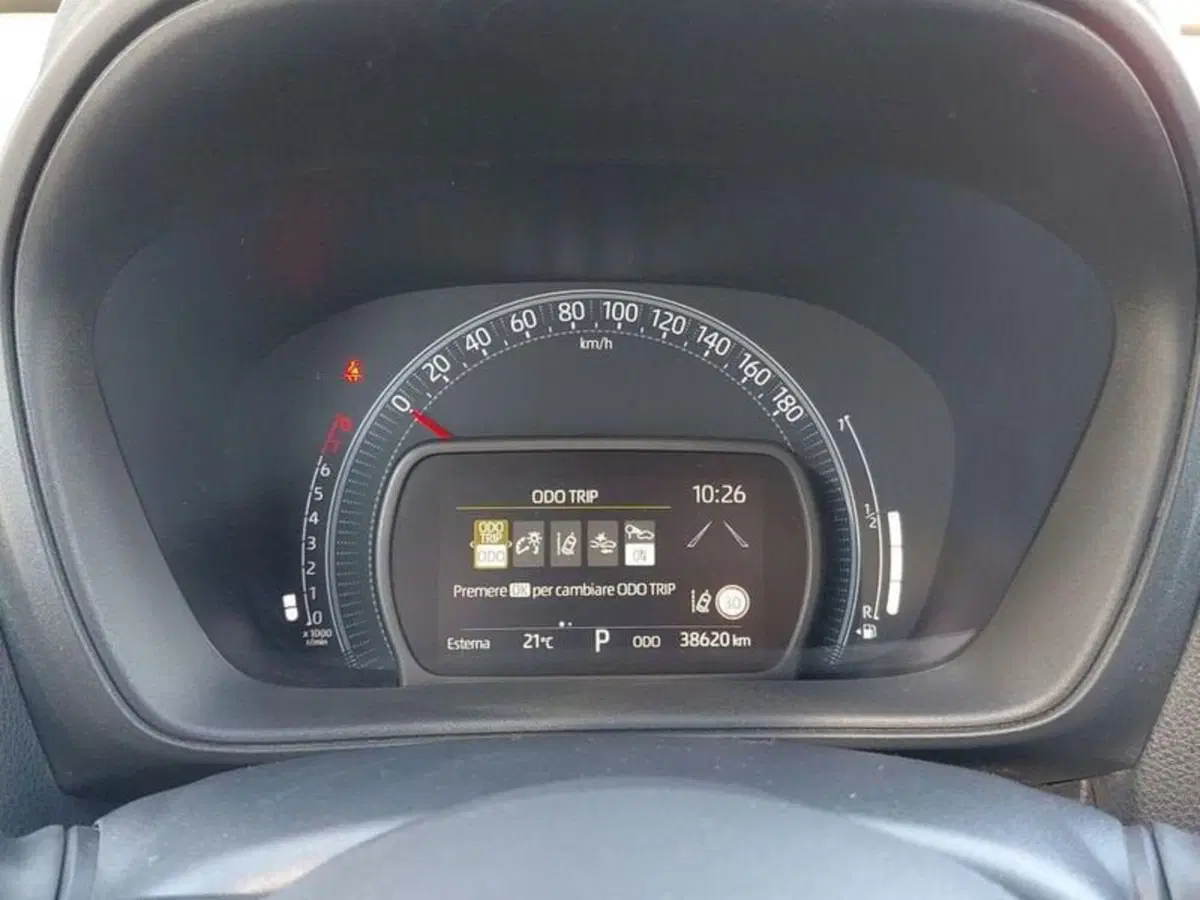 Toyota Aygo X usata a Cagliari (9)