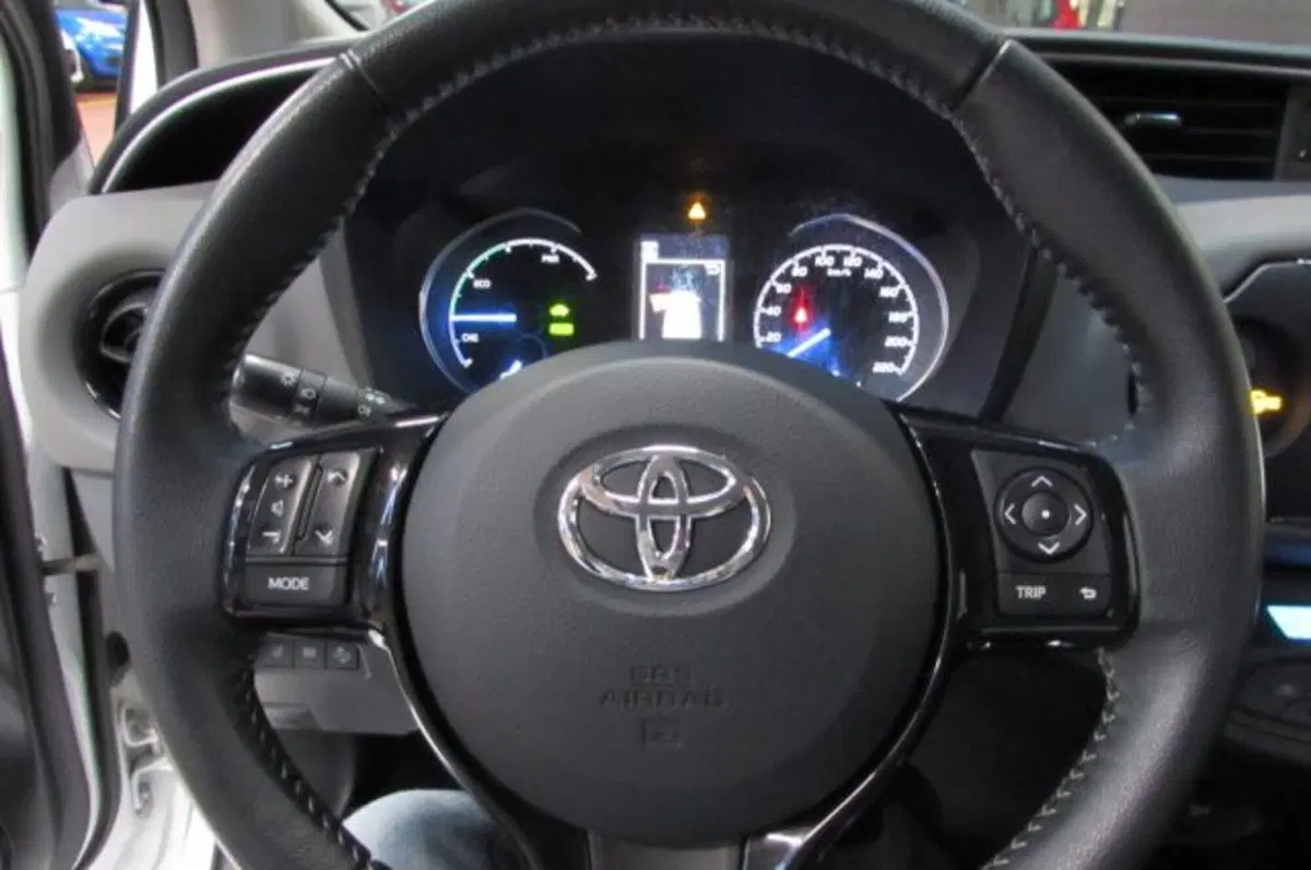 Toyota Yaris usata a Milano (12)