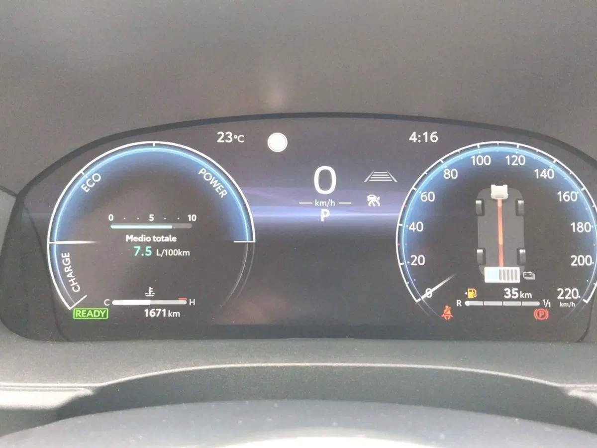 Toyota Yaris Cross usata a Frosinone (8)
