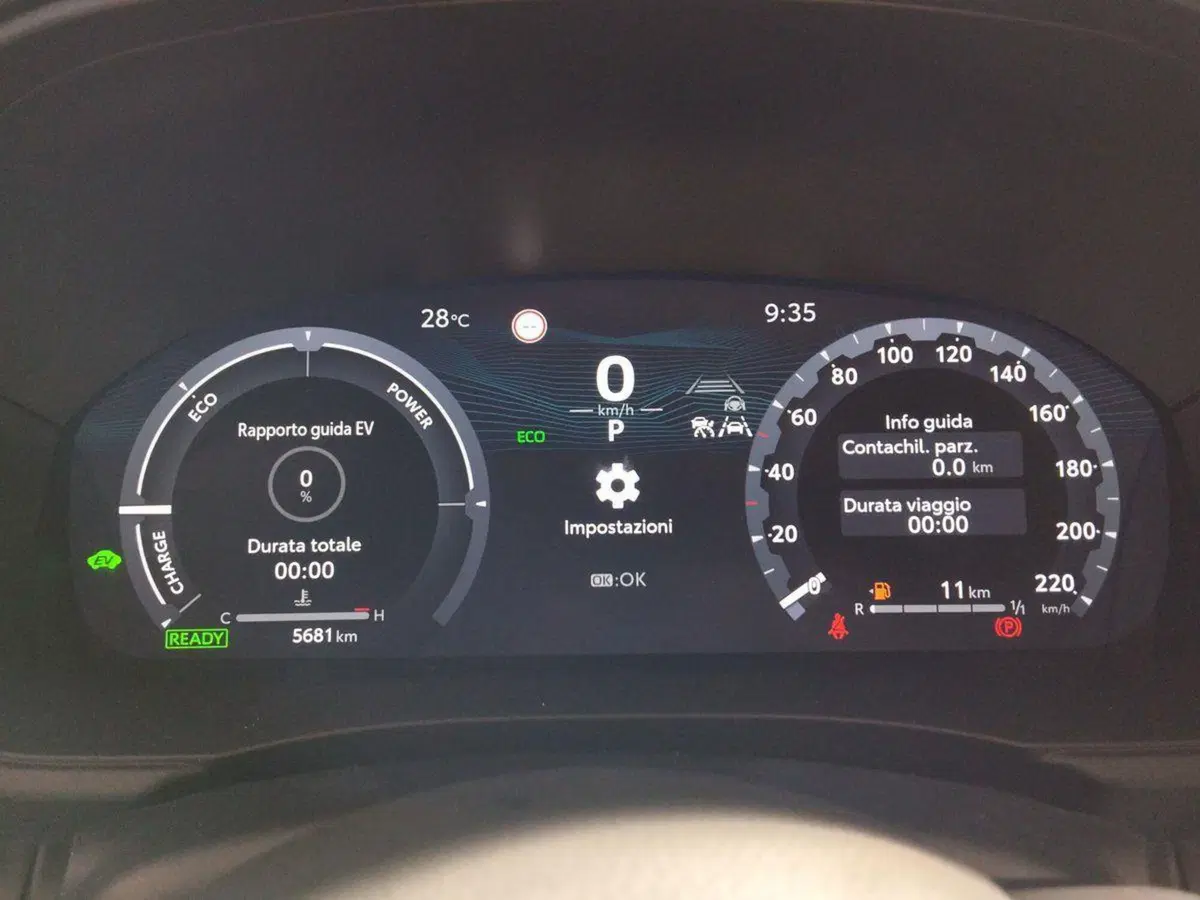 Toyota Yaris Cross usata a Frosinone (8)