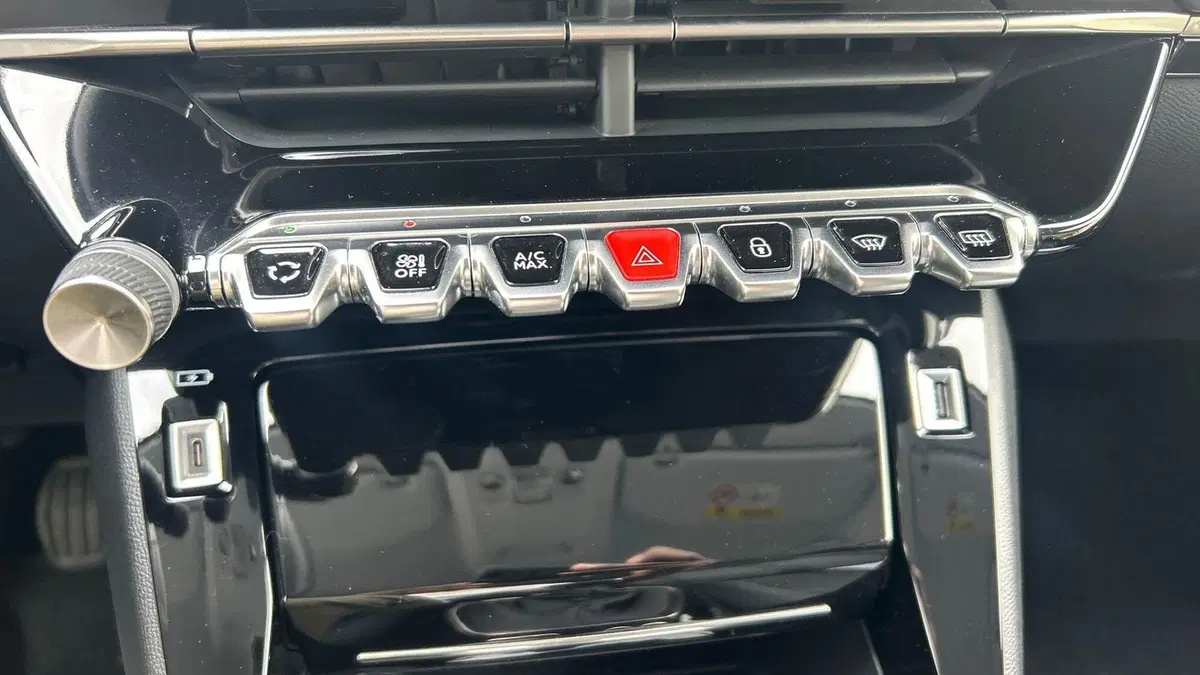 Peugeot 208 usata a Parma (13)