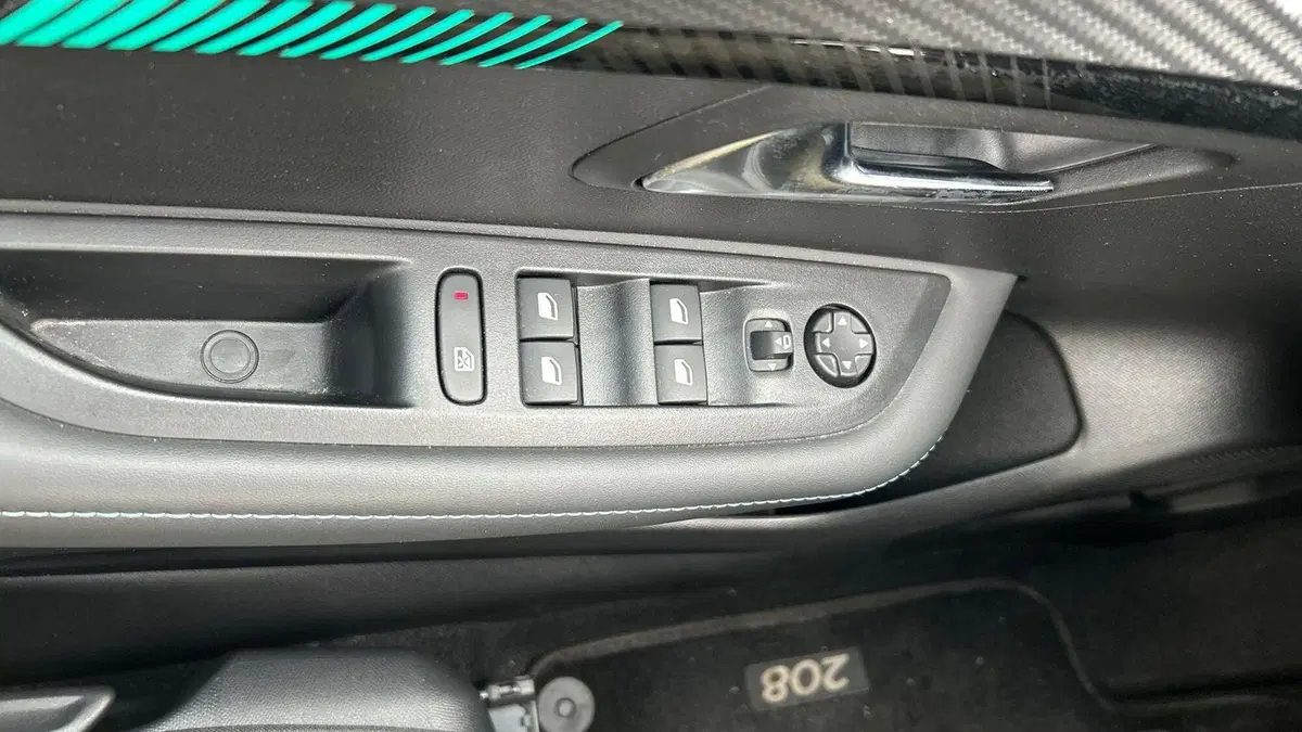 Peugeot 208 usata a Parma (15)
