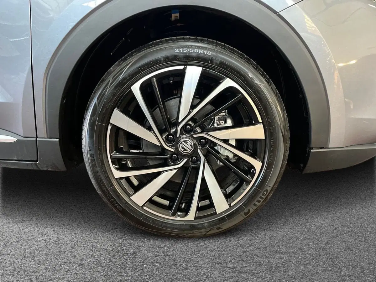 Mg ZS EV usata a Bari (6)