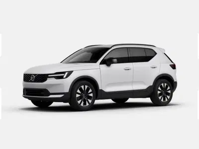 Volvo XC40 B3 automatico Plus Dark nuova a Como
