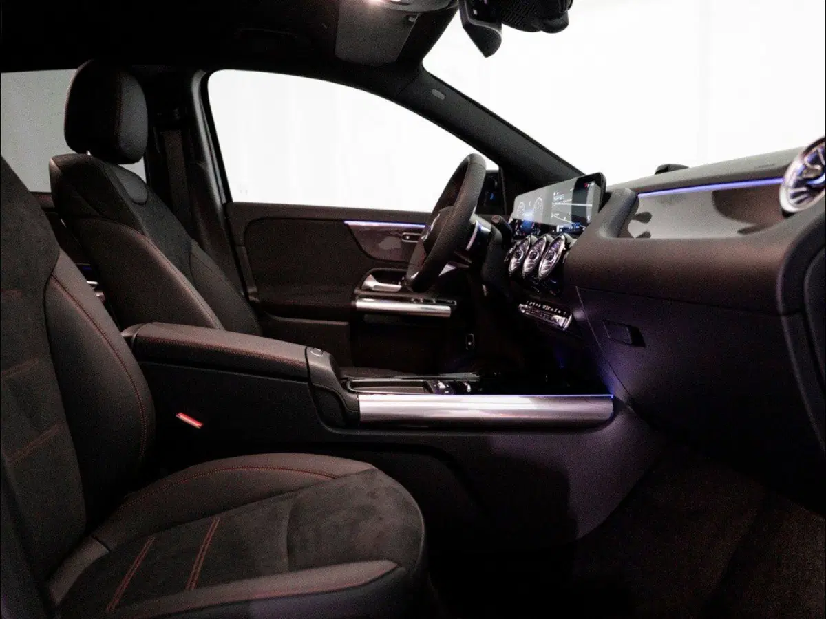 Mercedes-Benz GLA SUV nuova a Macerata (13)