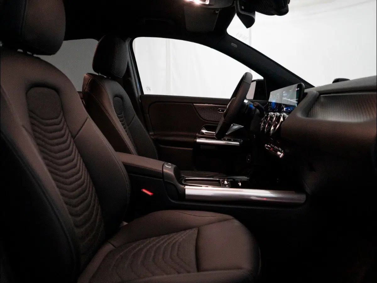 Mercedes-Benz GLA SUV nuova a Macerata (13)