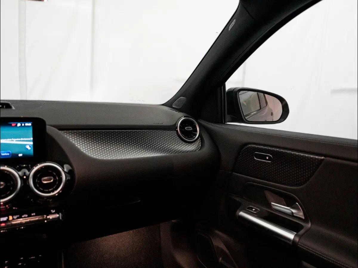 Mercedes-Benz GLA SUV nuova a Macerata (18)