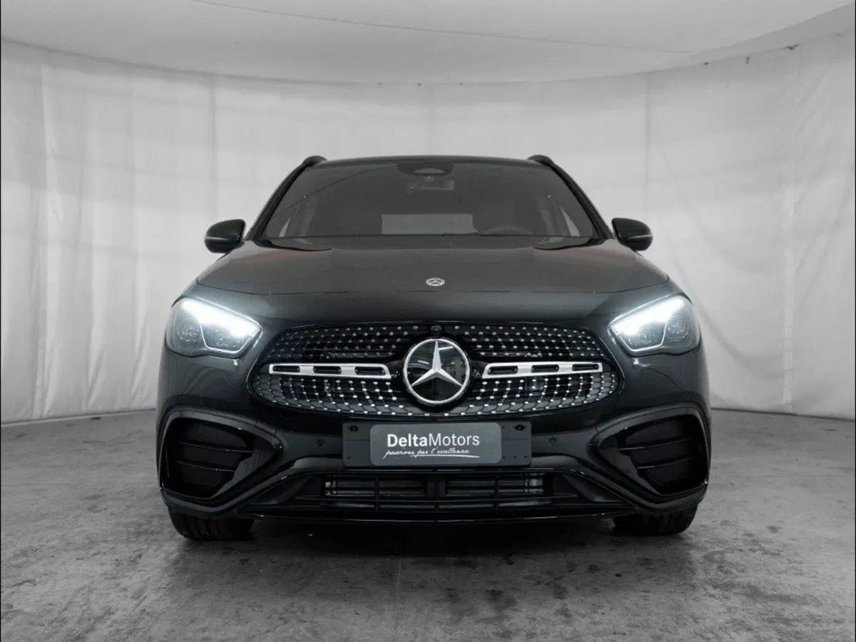 Mercedes-Benz GLA SUV nuova a Macerata (7)