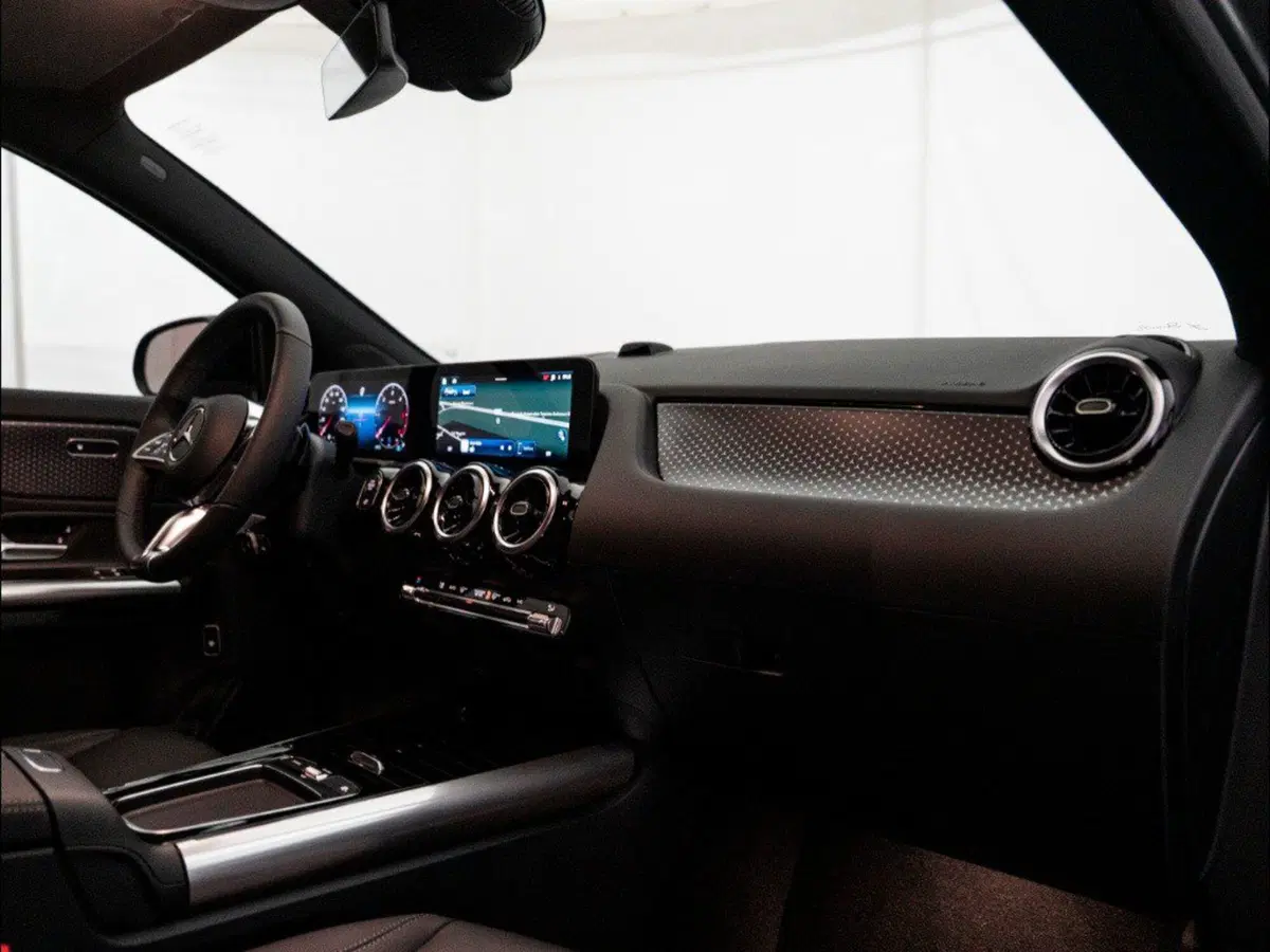 Mercedes-Benz GLA SUV nuova a Macerata (14)