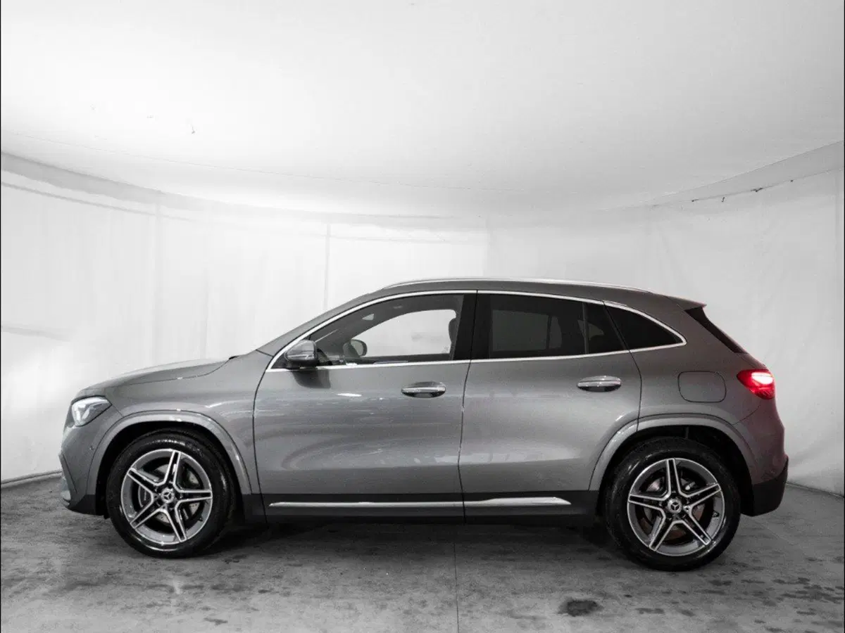 Mercedes-Benz GLA SUV nuova a Macerata (2)