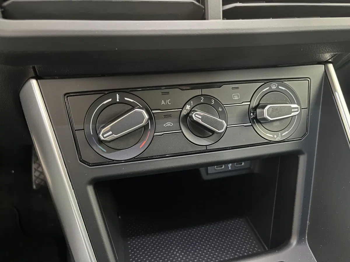 Volkswagen Taigo nuova a Avellino (14)