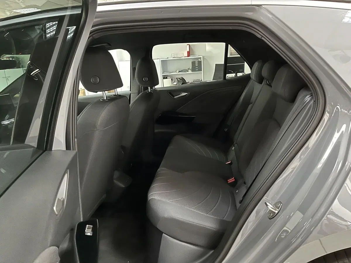 Volkswagen ID.3 nuova a Avellino (18)