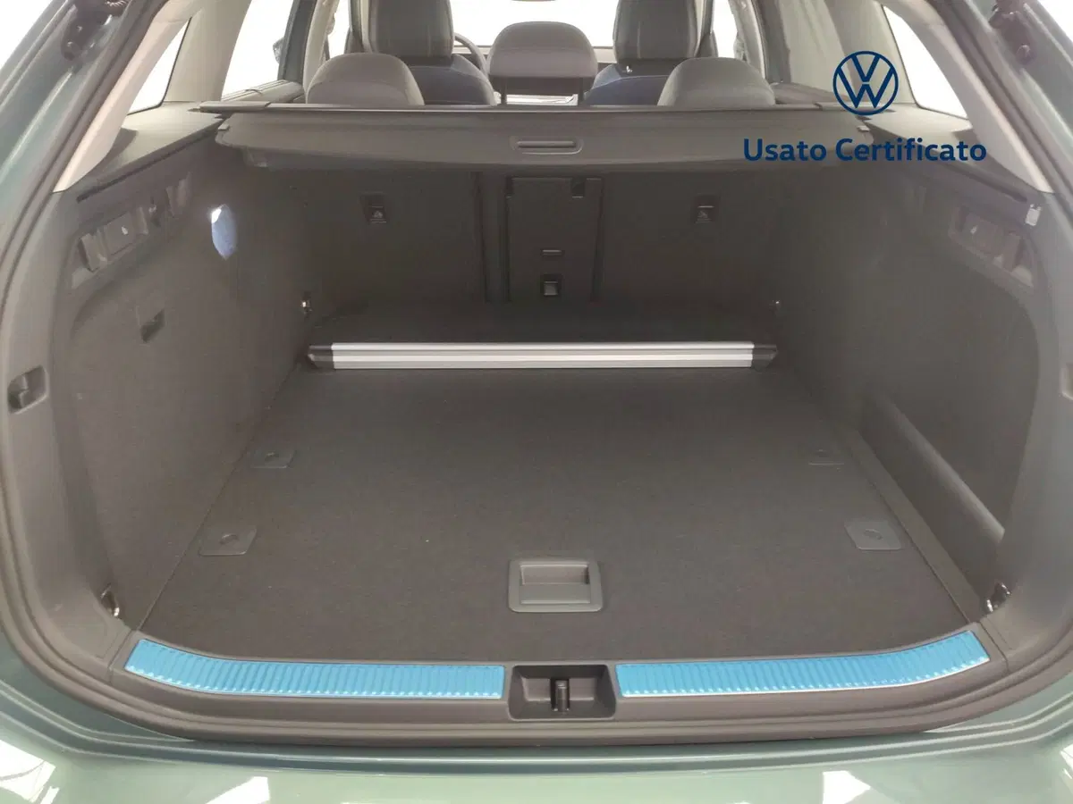 Volkswagen Passat nuova a Avellino (14)