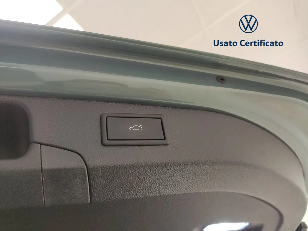Volkswagen Passat nuova a Avellino (16)