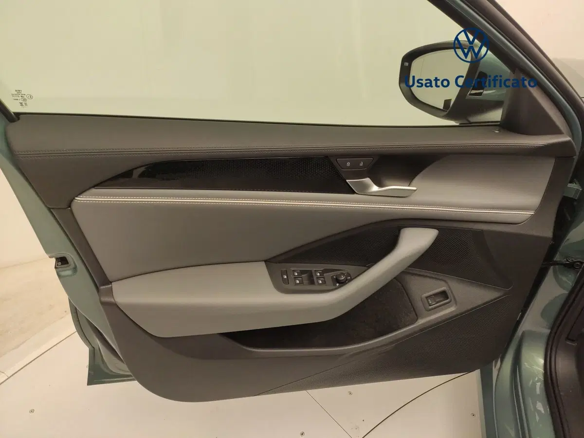 Volkswagen Passat nuova a Avellino (17)