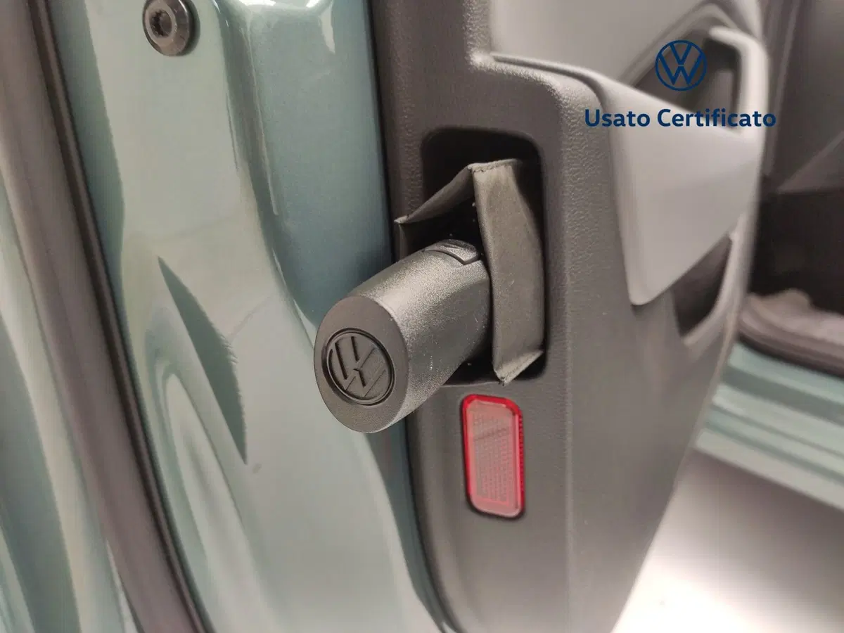 Volkswagen Passat nuova a Avellino (18)