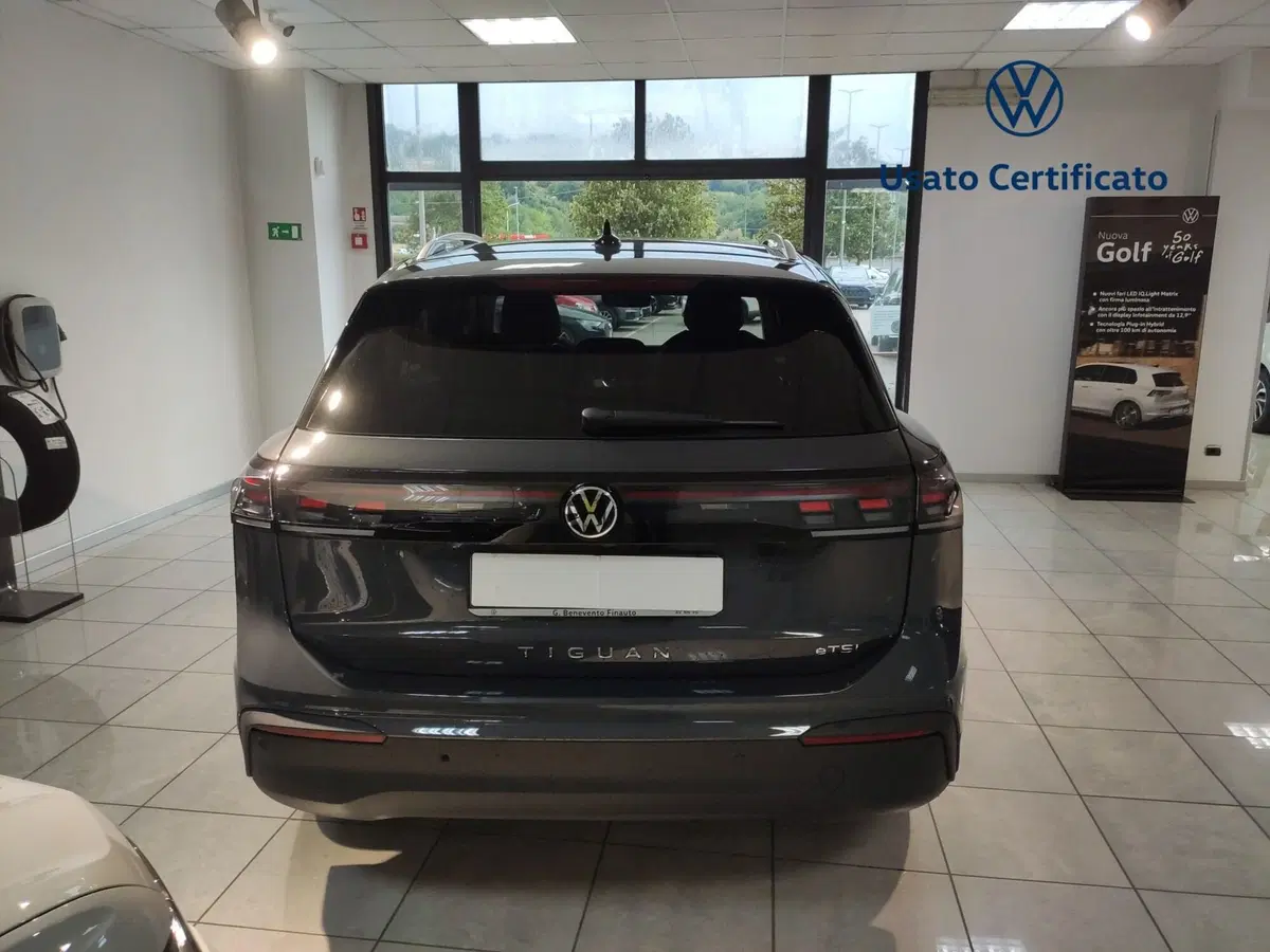 Volkswagen Tiguan nuova a Avellino (5)