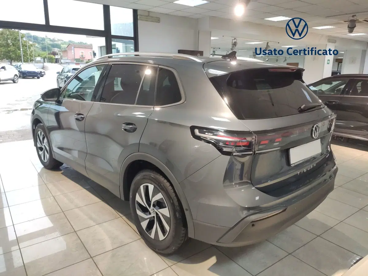 Volkswagen Tiguan nuova a Avellino (6)