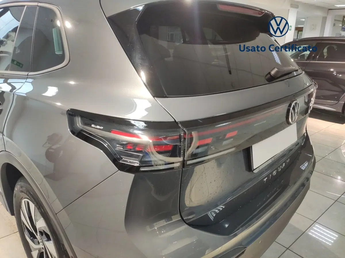 Volkswagen Tiguan nuova a Avellino (9)