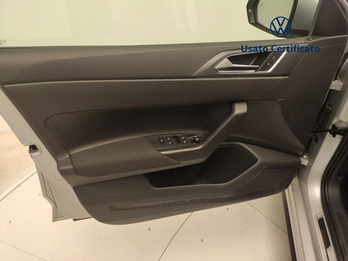 Volkswagen Polo nuova a Avellino (18)