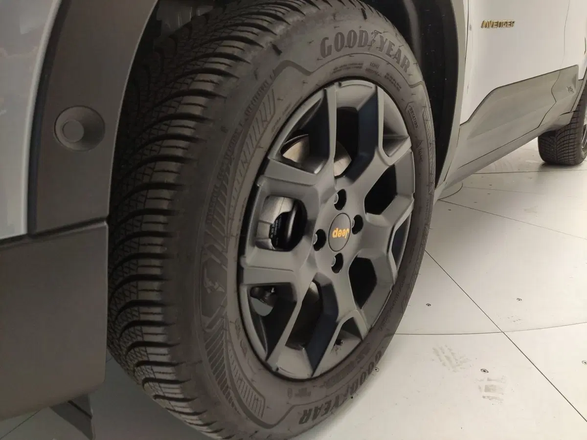 Jeep Avenger usata a Avellino (17)