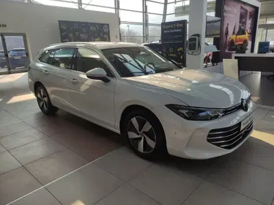 Volkswagen Passat 1.5 tsi ehybrid Business 204cv dsg del 2026 usata a Pratola Serra