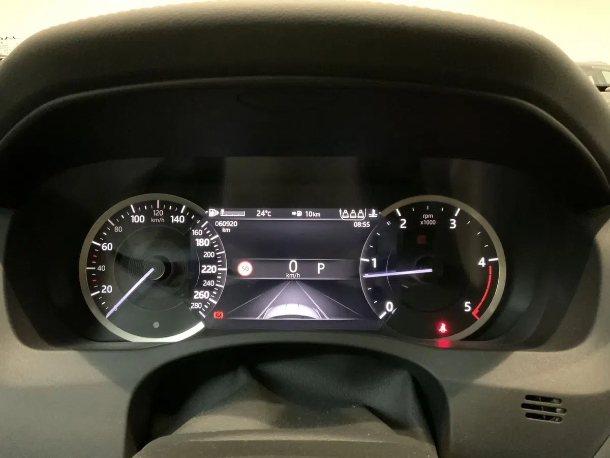 Jaguar XE usata a Vercelli (11)
